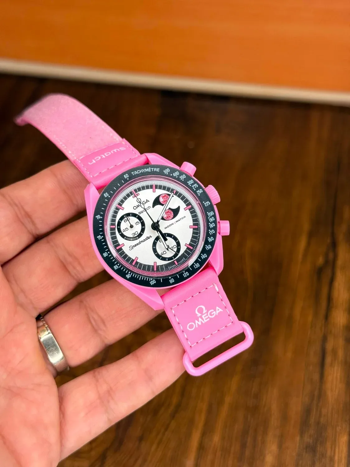 ساعت امگا سواچ صورتی سفید | Omega Swatch Watch ساعت امگا سواچ صورتی سفید | Omega Swatch Watch