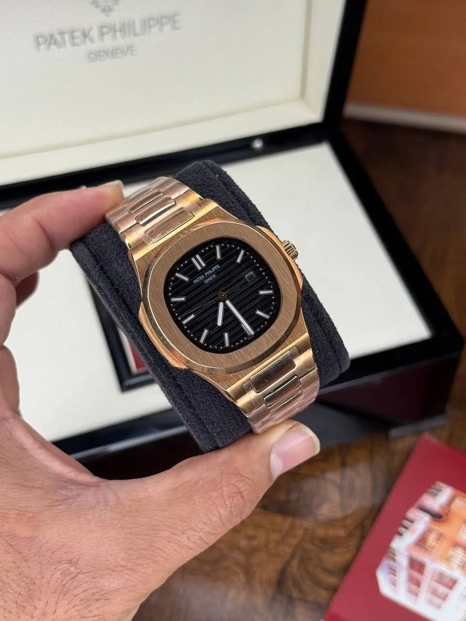 ساعت پتک ناتیلوس بند طلایی صفحه مشکی | Patek Nautilus ساعت پتک ناتیلوس بند طلایی صفحه مشکی | Patek Nautilus