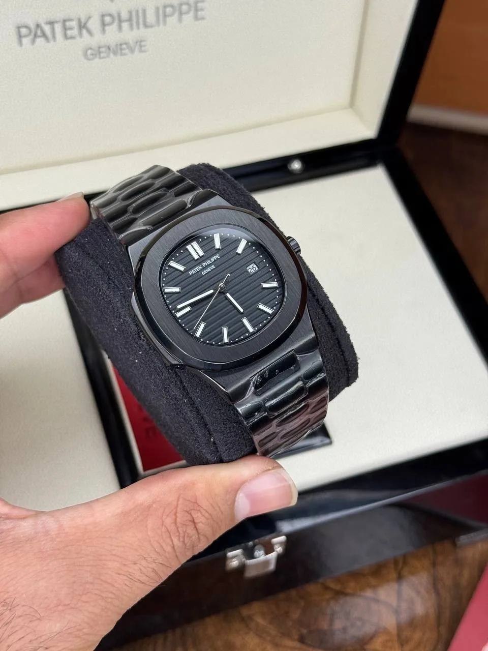 ساعت پتک ناتیلوس تمام مشکی عقربه سفید | Patek Nautilus ساعت پتک ناتیلوس تمام مشکی عقربه سفید | Patek Nautilus